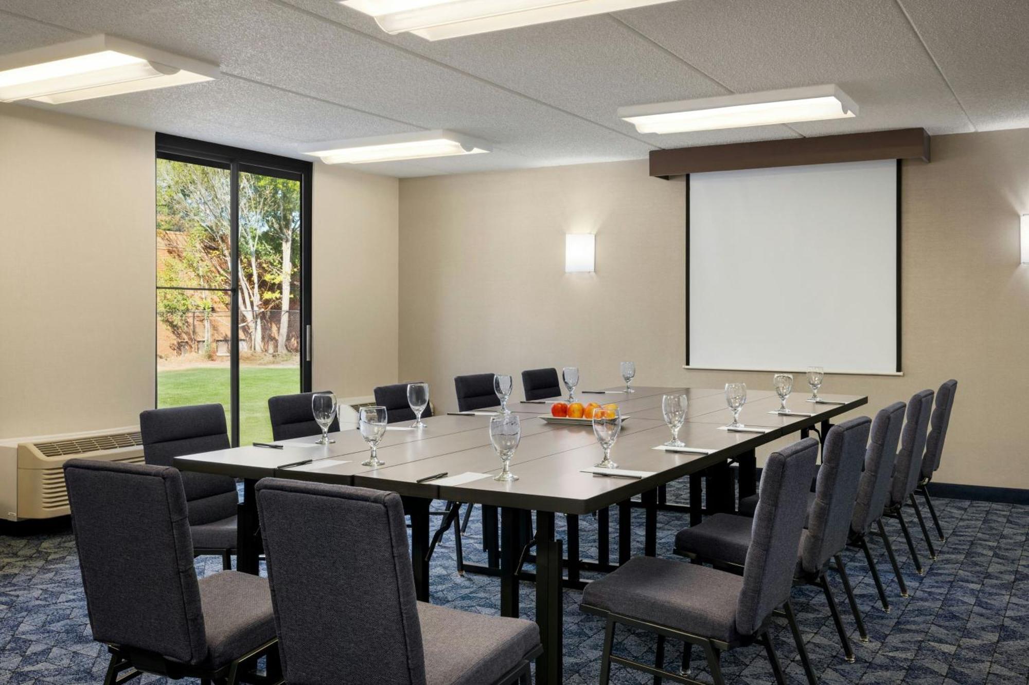 Courtyard Atlanta Northlake Такер Экстерьер фото